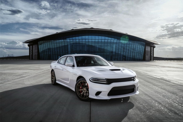 Dodge rupe barierele cu noul Charger SRT Hellcat