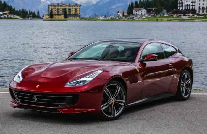 Ferrari GTC4Lusso desemnată Cea mai frumoasă supermașină a anului
