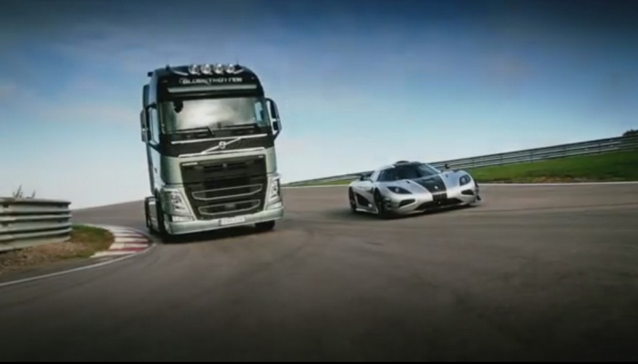 Duel nebun: Koenigsegg One:1 vs. camion Volvo