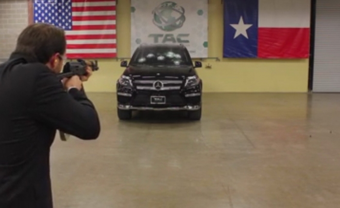 Mercedes GL blindat, testat cu un AK-47