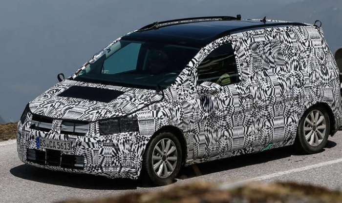 VW Touran 2015 a ieșit la testat