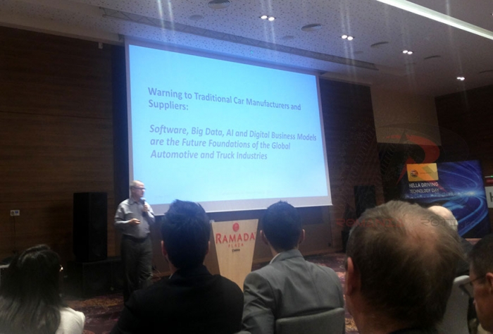 Dr. Burton Lee: Viitorul mobilității auto sau de ce să alegem mașini electrice autonome