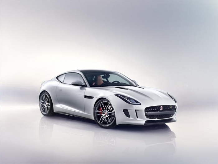 Noul Jaguar F-Type R coupe, testat pe circuit