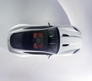 Jaguar F-Type Coupe îşi face apariţia