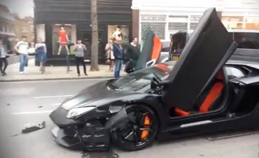 Accident spectaculos cu un Lamborghini Aventador