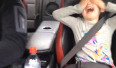 „Să nu-i spui lui mami!”