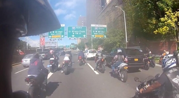 Range Rover vs. motociclete