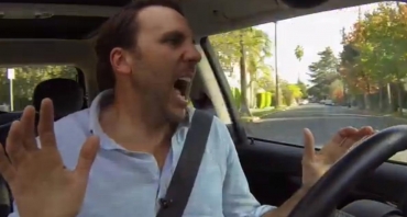 Comanda vocală la autoturisme, parodiată