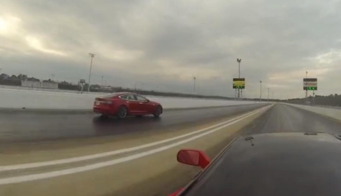 Tesla vs. Corvette într-un duel epic