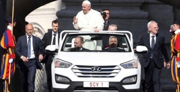 Noul papamobil este un Santa Fe