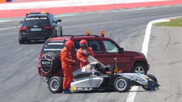 Băiatul lui Michael Schumacher a suferit un accident în timpul unei curse de F4
