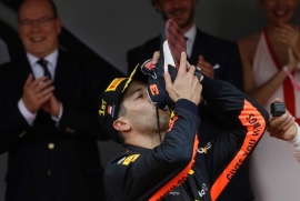 Ricciardo rezistă eroic în faţa lui Vettel şi câştigă în Monaco!