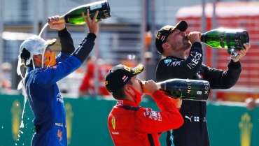 Valtteri Bottas câștigă în Austria prima cursă din 2020 în fața lui Leclerc și Norris după penalizarea lui Hamilton