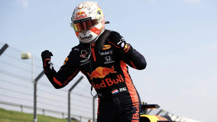 Verstappen surprinde echipa Mercedes și câștigă la Silverstone