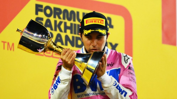 Sergio Perez obține prima victorie din carieră în Marele Premiu din Sakhir după greșeala Mercedes la schimbul de pneuri pe mașina lui Russell