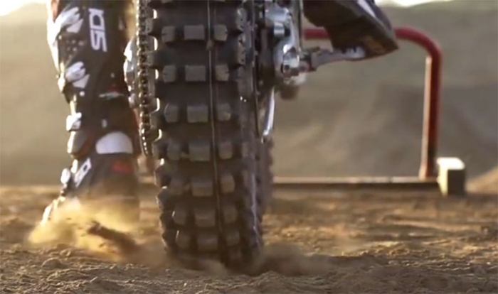 HEATER prezentat de Colton Haaker