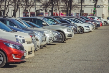 Feriți-vă de capcanele întinse de vânzătorul unei mașini de ocazie. Verificați informațiile printr-un raport VIN