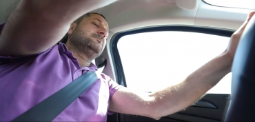 Efectele oboselii la volan sunt similare cu ale conducerii sub influenţa alcoolului