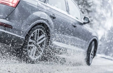 Condusul pe timp de iarnă: Sfaturi pentru șoferii cu puțină experiență în șofat