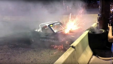 Imagini demne de Fast and Furious: Mazda Miata V8 în flăcări