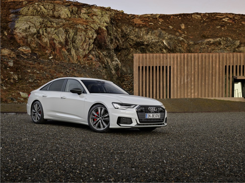 Audi lansează în România prima limuzină cu tracțiune integrală și sistem de propulsie hibrid plug-in