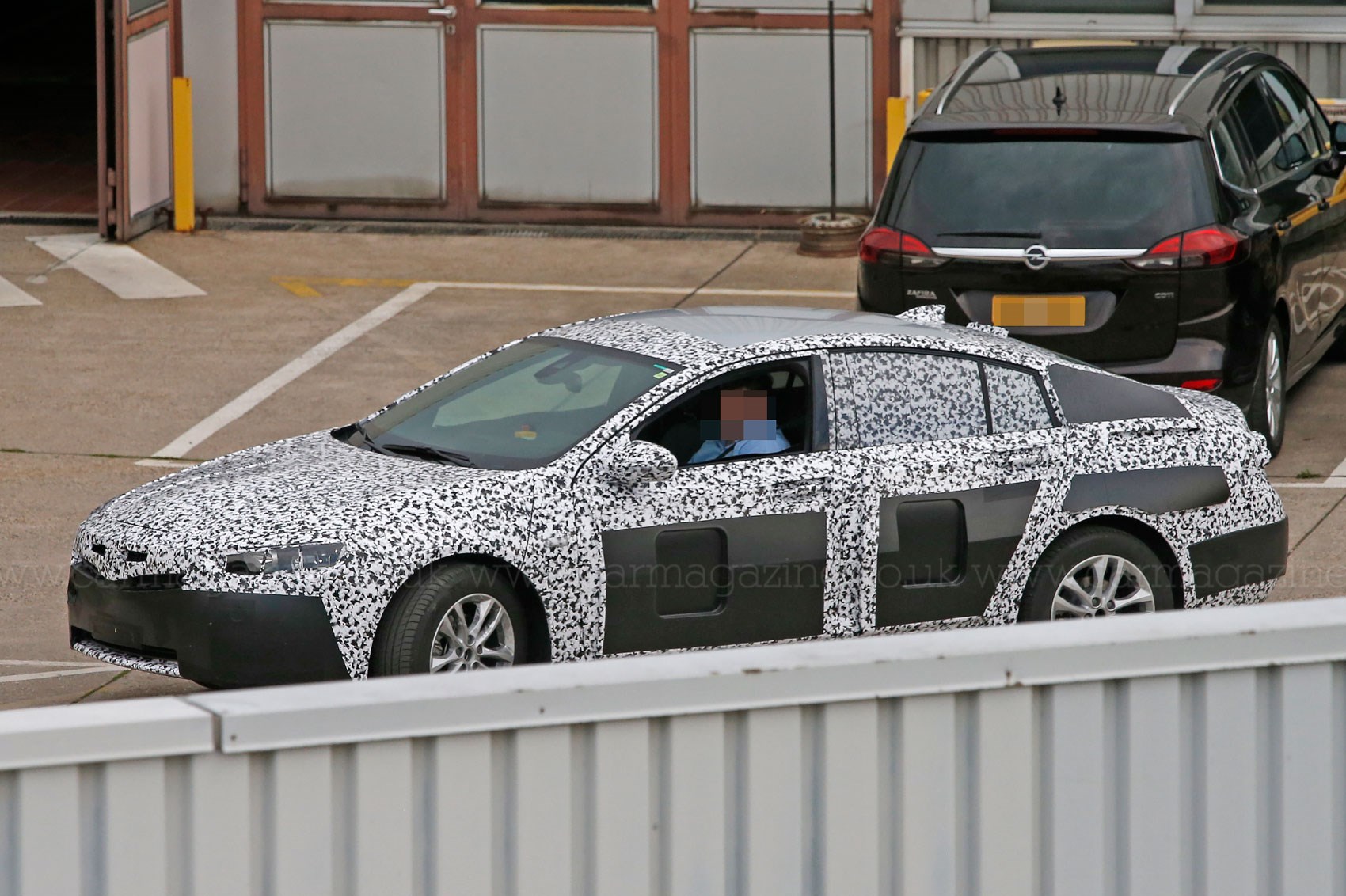 Noua Insignia, mai sportivă și mai ușoară