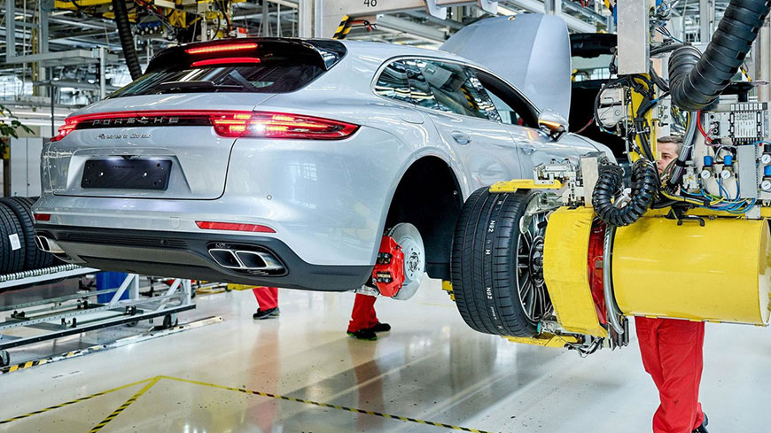 Porsche Panamera Sport Turismo intra in productie!