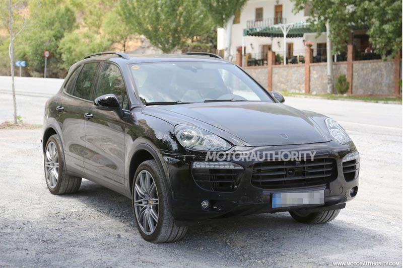 Porsche pregăteşte facelift-ul lui Cayenne