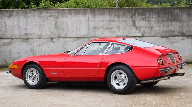 Un Ferrari Daytona deținut anterior de Sir Elton John va fi scos la licitație, preț de pornire 500.000£