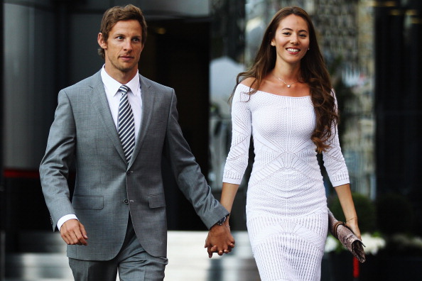 Jenson Button si prietena lui, Jessica Michibata, au confirmat logodna
