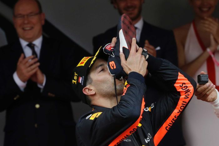 Ricciardo rezistă eroic în faţa lui Vettel şi câştigă în Monaco!