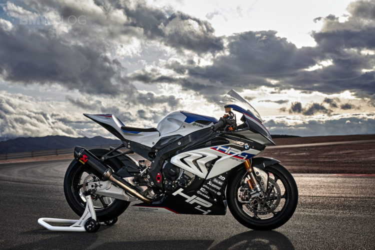 Noua BMW HP4 Superbike vine cu cadru, roți și șanțuri din fibră de carbon