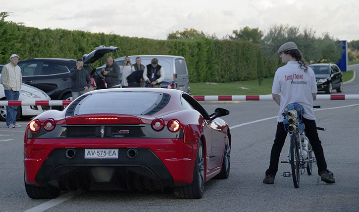 Kamikaze 5 vs Ferrari 430 Scuderia