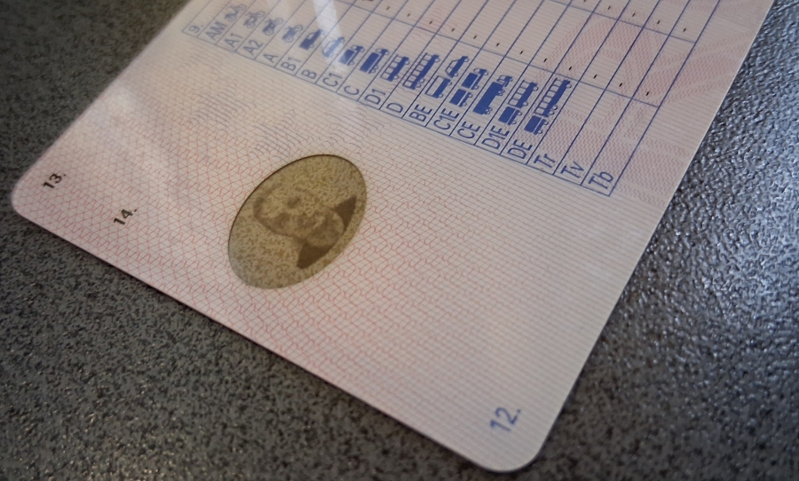 Șoferii pot obține mai ușor permisul pentru o categorie superioară